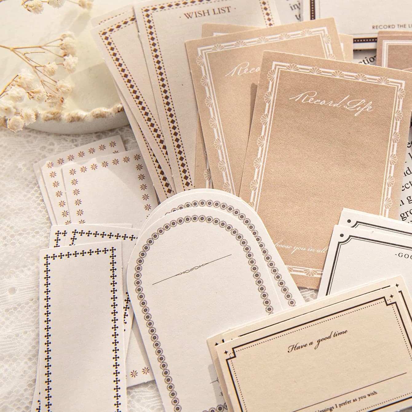 Une boîte de 30 feuilles de notes autocollantes de boîte d\"allumettes rétro pour la planification du matériau de magazine de scrapbooking de